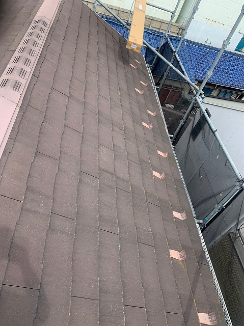 スレート屋根から横暖ルーフを使った屋根カバー工事を行いました！川口市屋根カバー工事　横暖ルーフαｓ　ニチハ　センタールーフ　スレートボロボロ　ガルバリウム鋼板　